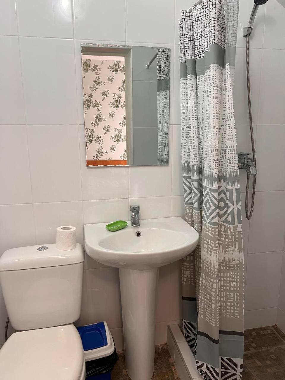 Podsolnukhi Guest House Cholpon-Ata Luaran gambar