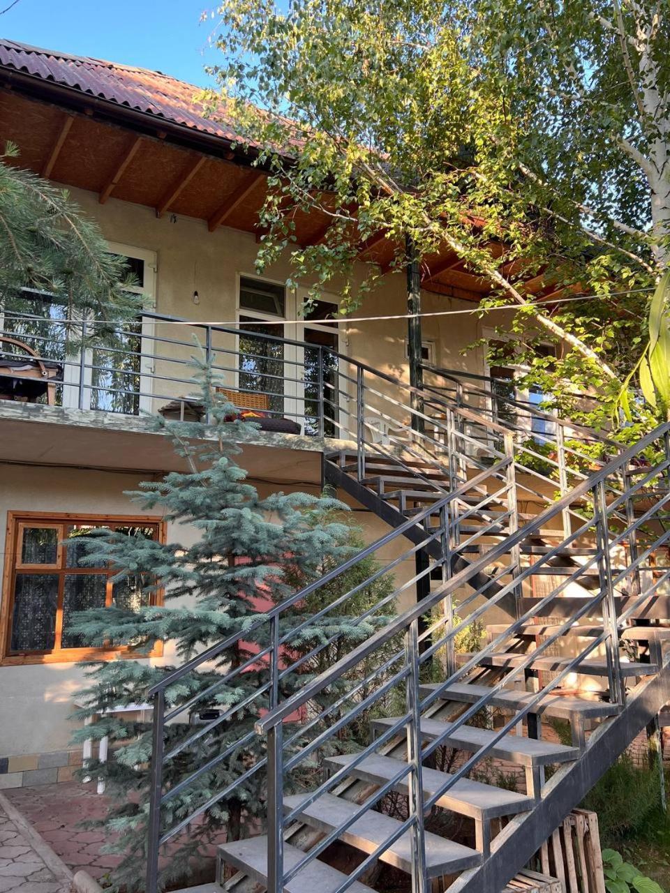 Podsolnukhi Guest House Cholpon-Ata Luaran gambar